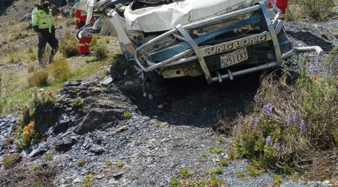 Un muerto y varios heridos tras el embarrancamiento de un minibús en la Cumbre