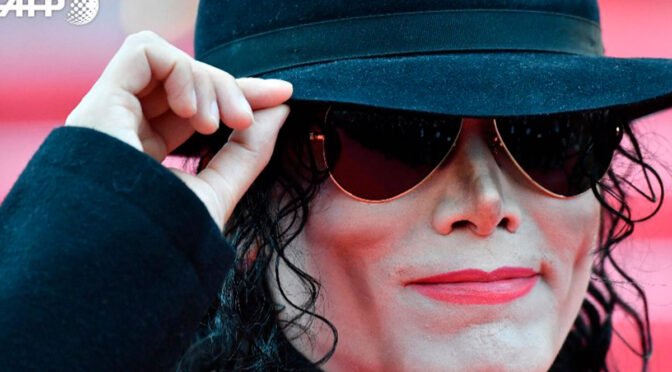 El famoso sombrero de Michael Jackson, subastado en $us 82.000