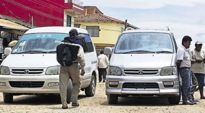 Unos 700 mil vehículos “chutos” en Bolivia se proveen de carburantes de forma ilegal