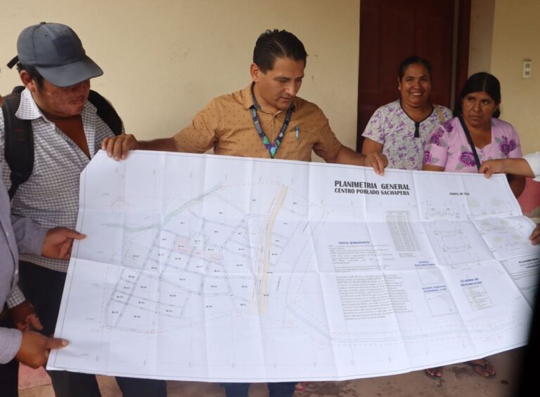 Alcaldía de Yacuiba entrega planimetría en beneficio de la comunidad de Sachapera