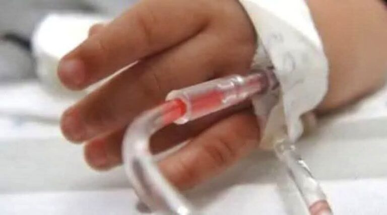 «LE JALARON DE LA CHOMPITA Y CAYÓ DE CABEZA» NIÑO DE 7 AÑOS EN TERAPIA INTENSIVA EN EL ALTO