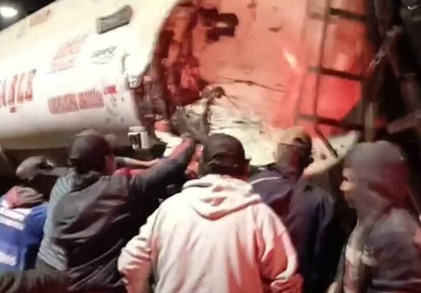 IMPACTANTE CHOQUE EN VILLAMONTES: CISTERNA INTENTÓ GANARLE EL PASO AL TREN Y TERMINÓ DESTROZADO