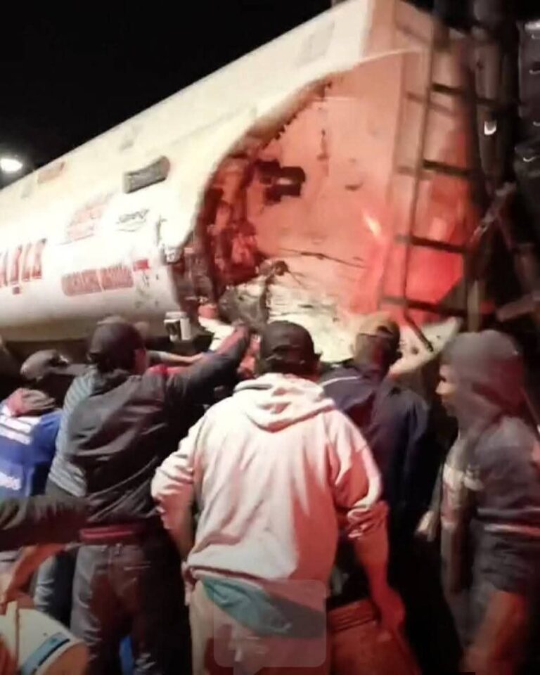 IMPACTANTE CHOQUE EN VILLAMONTES: CISTERNA INTENTÓ GANARLE EL PASO AL TREN Y TERMINÓ DESTROZADO