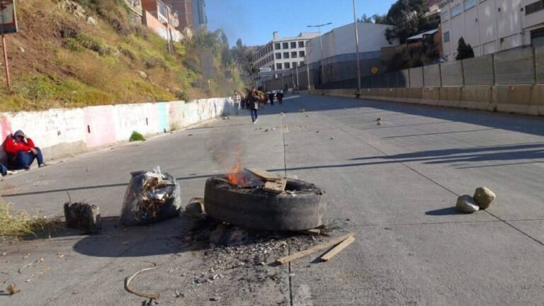 Por los bloqueos, Embajada de EE.UU. emite alerta de seguridad y recomendaciones para sus ciudadanos; suspende servicios consulares por 2 días